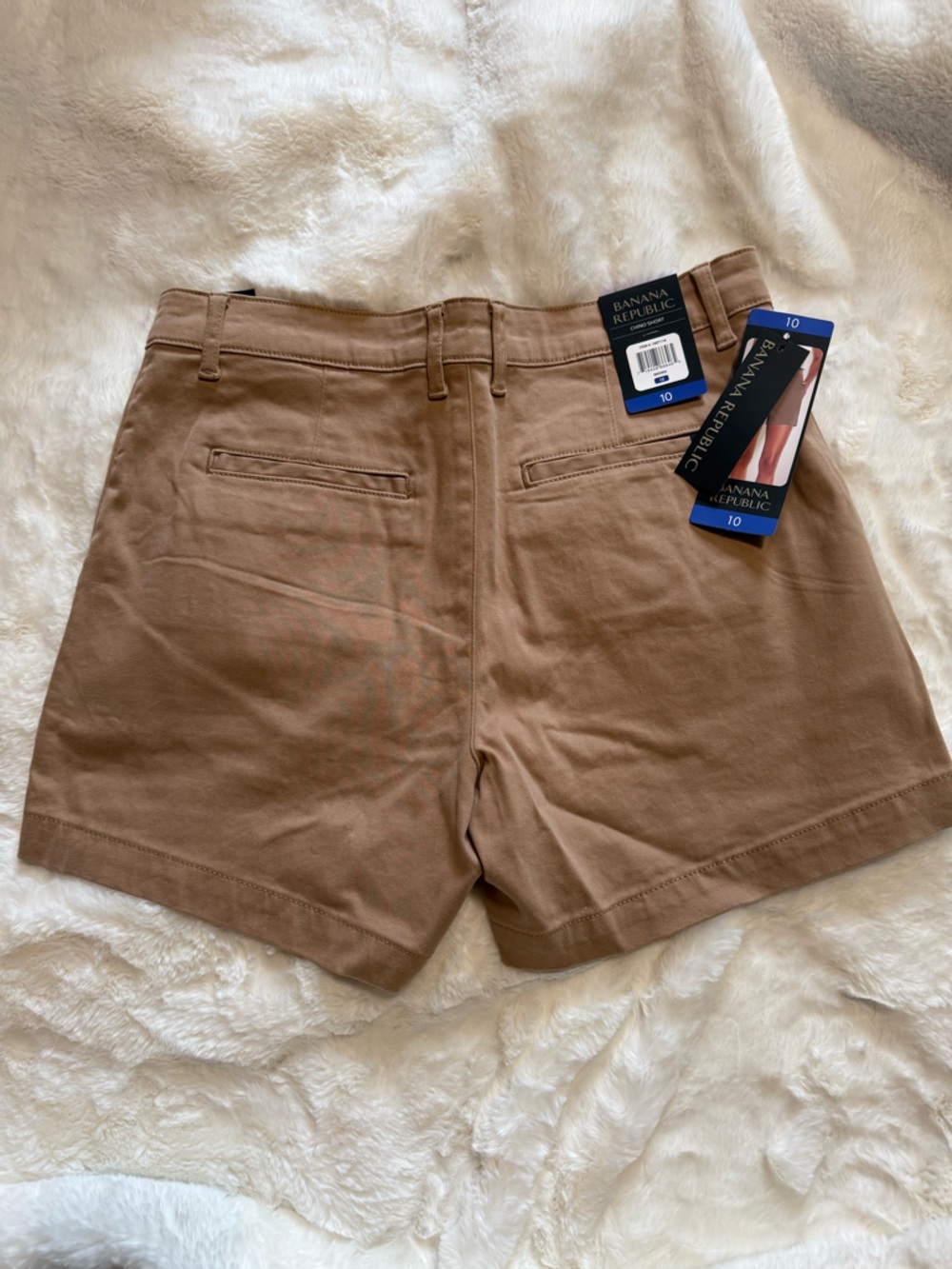 NWT Banana Republic Women’s Chino Shorts in Tan - Picture 3 of 8